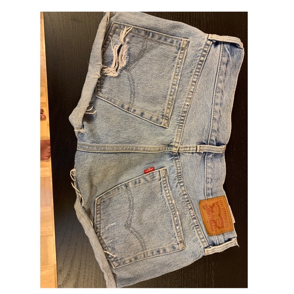 Levi Shorts size 29 - Picture 2 of 2